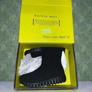 New in Box Bernie Mev Keyla Black Women's Knit Ankle Boots SIZE 36/ 5.5-6